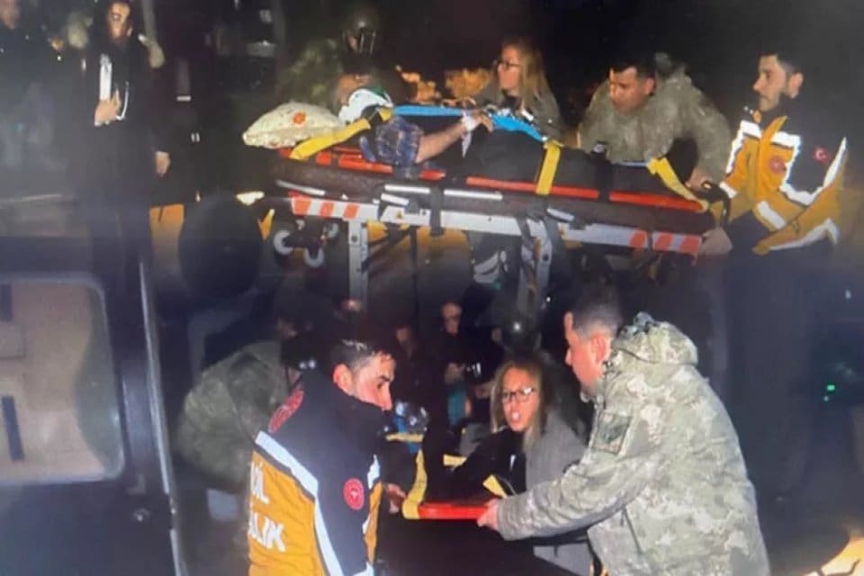 Milli Savunma Bakanlığı, Şırnak'ın Beyt&uuml;şşebap il&ccedil;esinde y&uuml;ksekten d&uuml;şerek yaralanan kişinin,