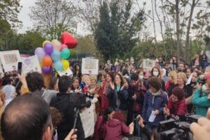 Kadınlar, Bakırk&ouml;y Kadın Kapalı Cezaevi &ouml;n&uuml;nde, Gezi tutukluları M&uuml;cella Yapıcı,