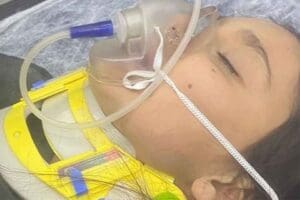 Kahramanmaraş merkezli depremlerden etkilenen Gaziantep'in Nizip il&ccedil;esinde yıkılan bir binanın