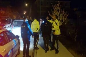 &Ccedil;orum'da 2 grup arasında &ccedil;ıkan kavgaya m&uuml;dahale i&ccedil;in giden polis