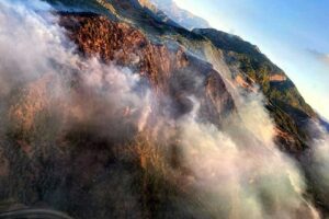 MUĞLA'nın Dalaman il&ccedil;esindeki orman alanında gece yangın &ccedil;ıkarken, havadan ve