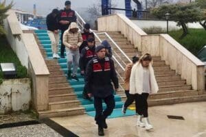 Muğla'da, jandarmanın d&uuml;zenlediği uyuşturucu operasyonunda 2'si kadın 5 kişi g&ouml;zaltına