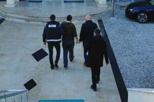 Kahramamaraş'taki depremlerde yıkılan binalarla ilgili y&uuml;r&uuml;t&uuml;len soruşturma kapsamında hakkında yakalama