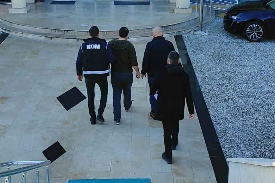 Kahramamaraş'taki depremlerde yıkılan binalarla ilgili y&uuml;r&uuml;t&uuml;len soruşturma kapsamında hakkında yakalama