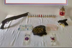 Muğla'nın Menteşe il&ccedil;esinde jandarmanın d&uuml;zenlediği uyuşturucu operasyonunda 2 kişi g&ouml;zaltına