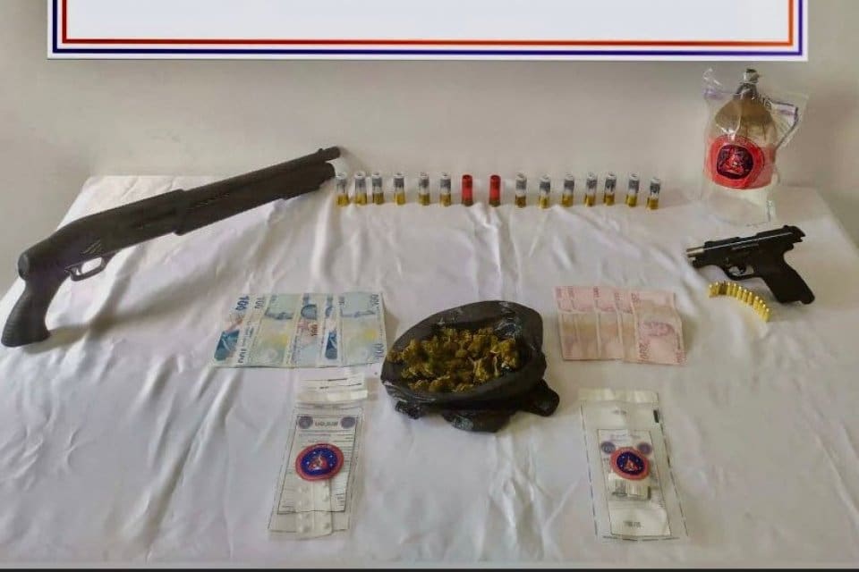 Muğla'nın Menteşe il&ccedil;esinde jandarmanın d&uuml;zenlediği uyuşturucu operasyonunda 2 kişi g&ouml;zaltına