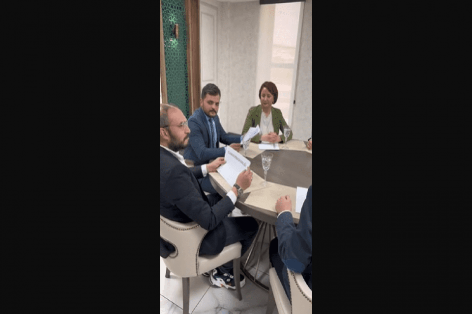Erdoğan&nbsp;taklitleriyle tanınan sosyal medya fenomeni&nbsp;Muhammed Nur Nahya, Altılı Masa skeci