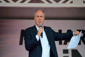 Cumhurbaşkanı adayı ve Memleket Partisi lideri Muharrem İnce, sanat&ccedil;ılara y&ouml;nelik