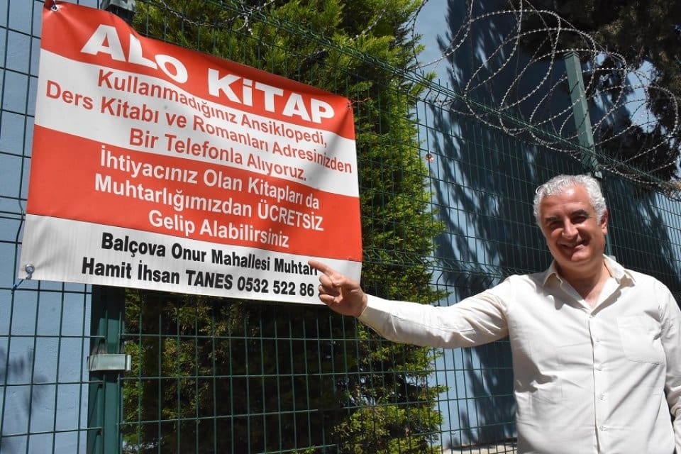İzmir'in Bal&ccedil;ova il&ccedil;esindeki Onur Mahallesi'nde 18 yıldır muhtar olan 49