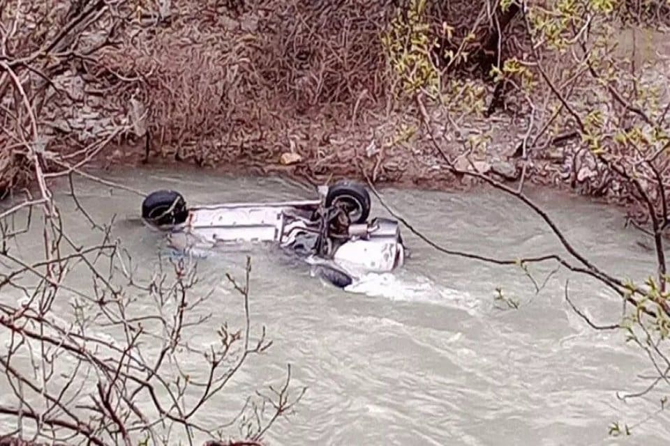 Tunceli&rsquo;de Munzur &Ccedil;ayı'na u&ccedil;an otomobildeki kayıp 3 kişi, 1073 kişilik
