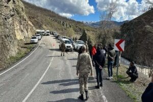 Tunceli Ovacık kara yolunun 40&rsquo;ıncı kilometresinde i&ccedil;inde 3 kişinin bulunduğu