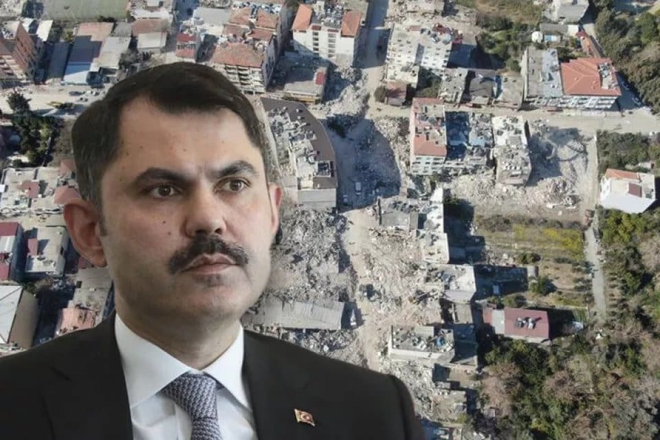 &Ccedil;evre, Şehircilik ve İklim Değişikliği Bakanı Murat Kurum, deprem b&ouml;lgesindeki