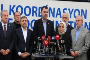 Bakan Murat Kurum, "Sayın Cumhurbaşkanımız, devletimiz, t&uuml;m imkanlarıyla afet b&ouml;lgesindedir.