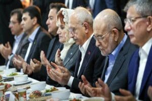 Gazeteci-yazar&nbsp;Murat Yetkin, CHP lideri&nbsp;Kemal Kılı&ccedil;daroğlu'nu, Cumhurbaşkanı ve AK Parti&nbsp;Genel Başkanı&nbsp;Recep
