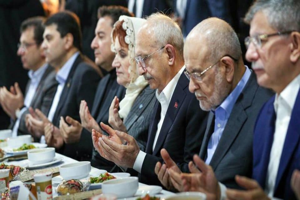 Gazeteci-yazar&nbsp;Murat Yetkin, CHP lideri&nbsp;Kemal Kılı&ccedil;daroğlu'nu, Cumhurbaşkanı ve AK Parti&nbsp;Genel Başkanı&nbsp;Recep