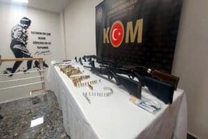İzmir'de, M&uuml;silaj-2 Operasyonu kapsamında, 'Camg&ouml;z' ve 'Beldekler' &ccedil;etelerine y&ouml;nelik operasyonlar