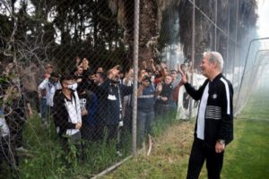 Altay'da d&uuml;n g&ouml;reve başlayan Mustafa Denizli, "Buraya laf olsun diye