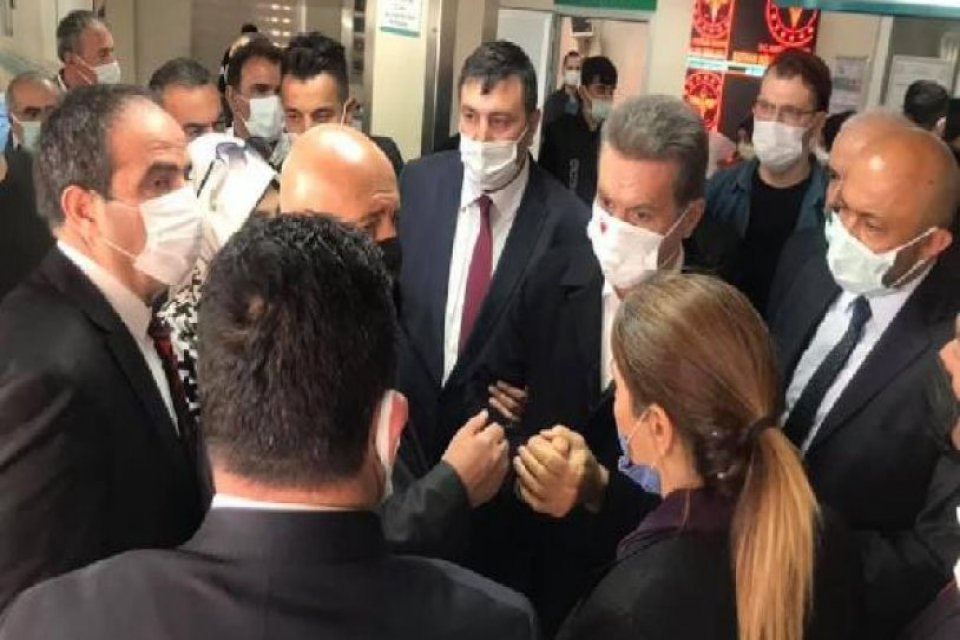 Mustafa Sarıgül hastaneye kaldırıldı Türkiye Değişim Partisi (TDP) Genel Başkanı Mustafa Sarıgül, Batman'da gıda