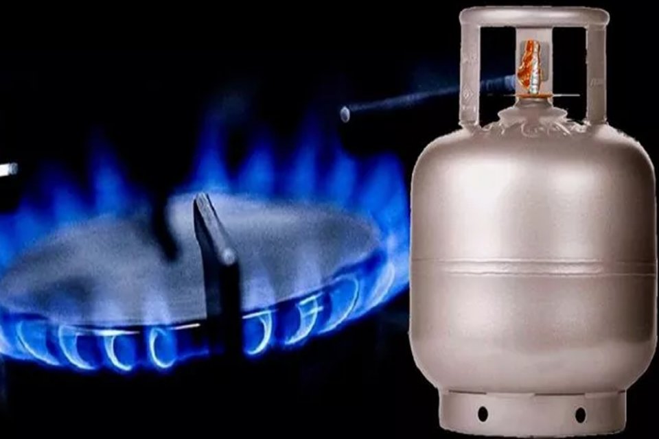 Son 1 yılda akaryakıt fiyatlarındaki inanılmaz zam fırtınası ile dolardaki