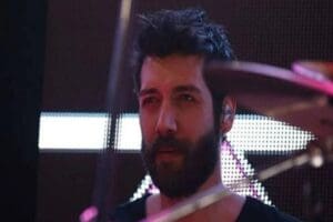 Konser verdikleri eğlence mekanında d&ouml;v&uuml;len Piiz grubunun davulcusu Mehmet Dudarık