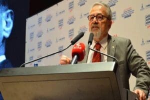 Bolu'da meydana gelen 4.8 b&uuml;y&uuml;kl&uuml;ğ&uuml;ndeki depremin ardından Bilim Akademisi &Uuml;yesi