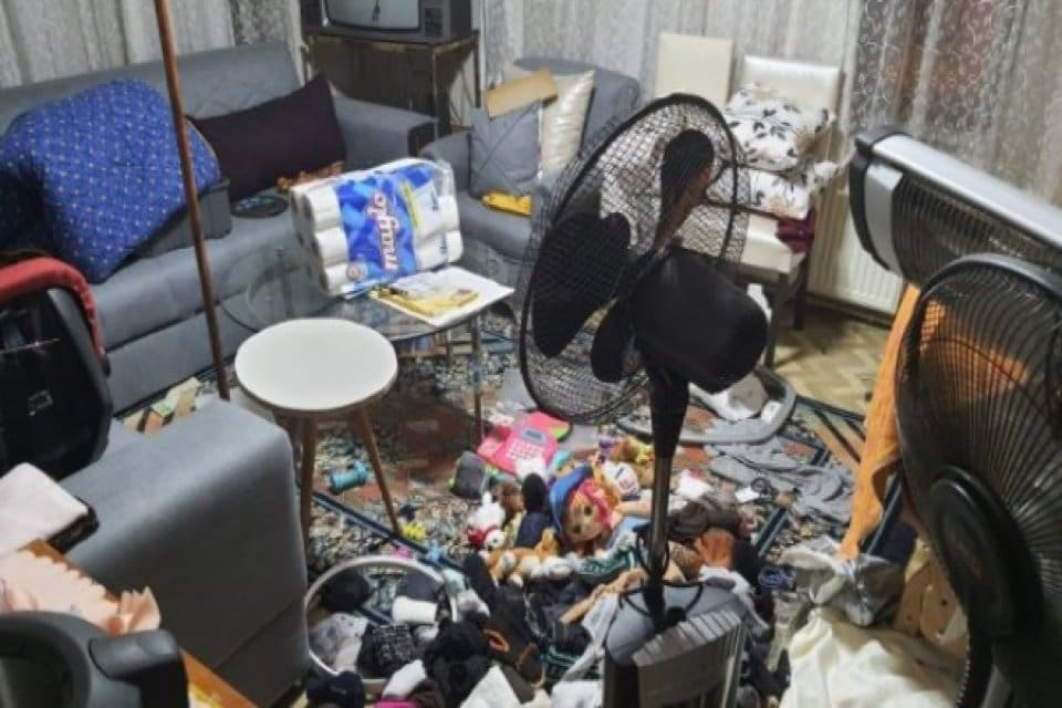 Bursa'da&nbsp;&Uuml;nal Altın&ccedil;eki&ccedil;'in (58) yazlıkta olmasını fırsat bilip 3 katlı evine
