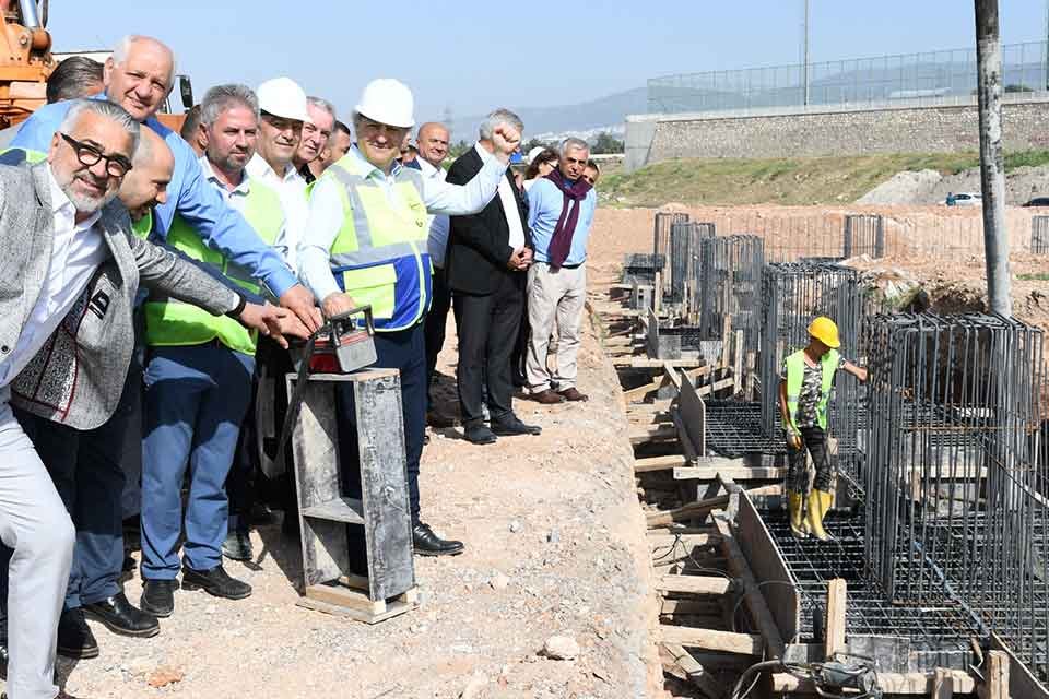 Bornova Belediye Başkanı Dr. Mustafa İduğ, meclis üyeleri, bürokratlar, Naldöken