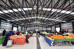 İzmir Büyükşehir Belediyesi, ilçe belediyelerden ve pazarcı esnafından gelen talep