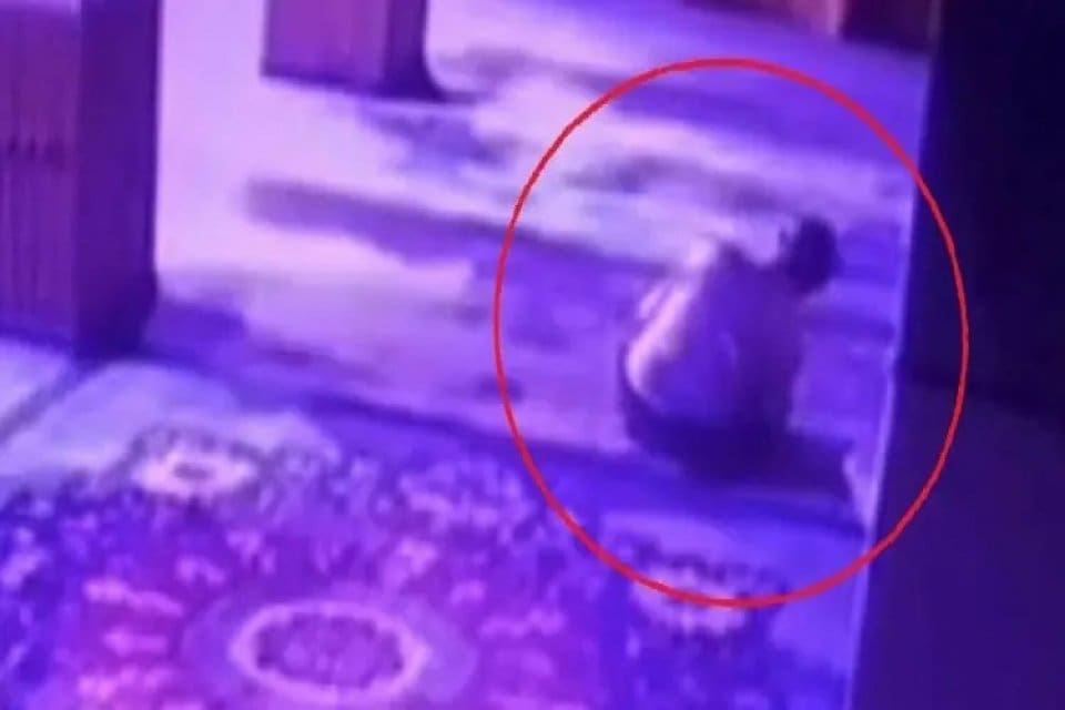 Bornova il&ccedil;esinde Haydar &Ccedil;oban, namaz kıldığı sırada ge&ccedil;irdiği kalp krizi