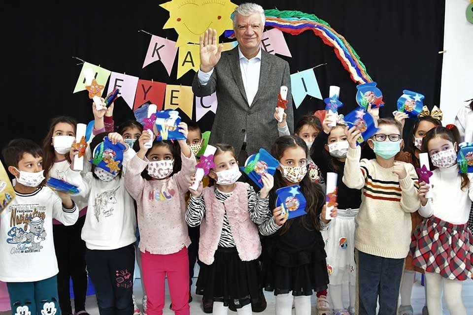 Narlıdere Belediyesi&rsquo;nin b&uuml;nyesindeki Nar &Ccedil;i&ccedil;eği Anaokulları&rsquo;nda karne heyecanı yaşandı. 2021-2022