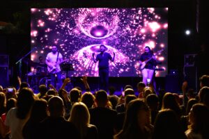 Balçova Belediyesi geçen yıl başlattığı yaz konserlerinin gençler tarafından beğenilmesi
