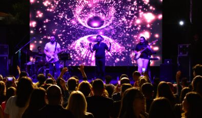 Balçovalı gençler Narkoz konseri ile stres attı