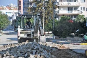 Narlıdere Belediyesi il&ccedil;e genelinde asfalt ve kilit parke taşı yenileme