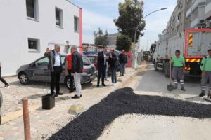 Narlıdere Belediyesi, havaların ısınmasıyla birlikte ilçe genelinde asfalt serim, bakım