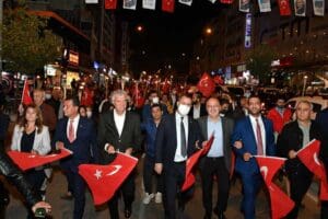 Narlıdere Belediyesi, Cumhuriyet&rsquo;in ilanının 98. yıl d&ouml;n&uuml;m&uuml;n&uuml; coşkulu etkinliklerle kutladı.