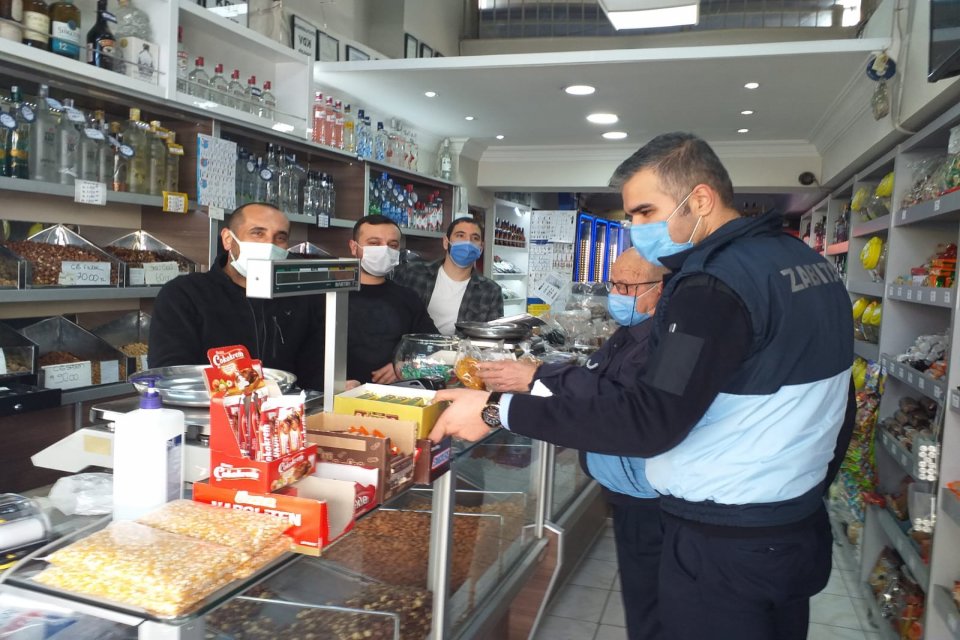 Narlıdere Belediyesi zabıta ekipleri, gıda üretimi ve satışı yapan işyerlerine