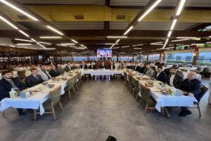 Narlıdere Belediyesi, ilçedeki camilerdeki din görevlilerini iftarda ağırladı. Narlıdere Kaymakamı