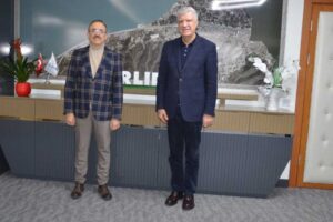 Narlıdere Belediyesi Başkanı Ali Engin, bug&uuml;n &Ccedil;evre ve Şehircilik Bakanlığı