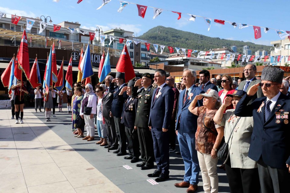 Mustafa Kemal Atatürk'e 1921 yılında 'Mareşallik' rütbesi ve 'Gazilik' unvanının