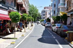 Narlıdere Belediyesi, il&ccedil;enin en işlek merkezlerinden G&uuml;ng&ouml;ren Caddesi&rsquo;nde s&uuml;rd&uuml;rd&uuml;ğ&uuml; Sağlıklaştırma