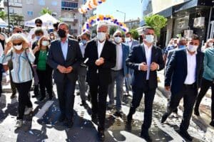 Narlıdere Belediyesi, baştan sona yenilediği G&uuml;ng&ouml;ren Caddesi&rsquo;ni d&uuml;zenlenen t&ouml;renle hizmete