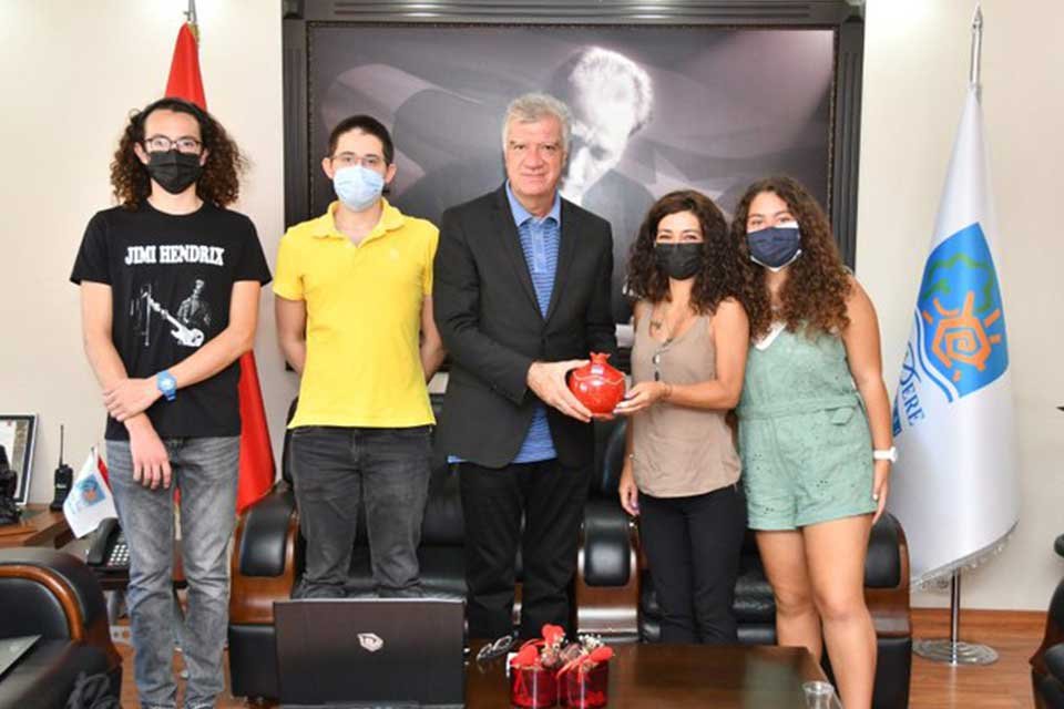 Narlıdere’de ‘Help Beraber’ projesine Başkan Engin’den tam destek Narlıdere Belediyesi Bahçeşehir Koleji öğrencilerinin ihtiyaç sahipleriyle bağışçıları biraraya getirecek
