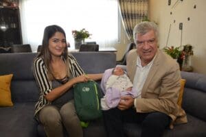 Narlıdere Belediyesi, &ouml;d&uuml;ll&uuml; projesi &lsquo;Hoş geldin Bebek ile il&ccedil;ede ikamet