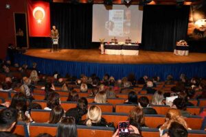 Narlıdere Belediyesi, sendikacı yazar Yaşar Seyman’ı ağırladı. Siyaset ve edebiyatın