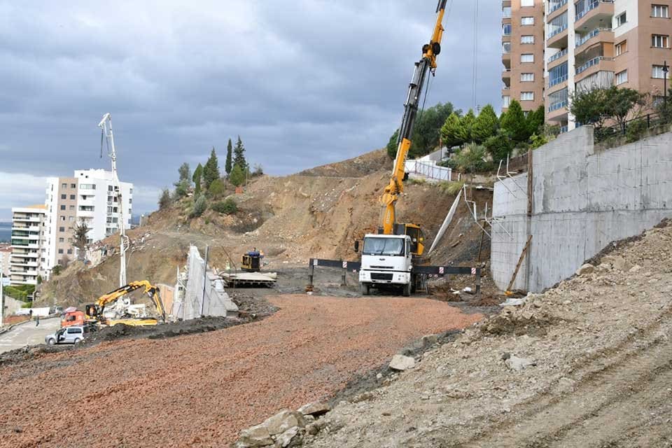 Narlıdere&rsquo;de kentsel d&ouml;n&uuml;ş&uuml;m ilk etabında &ccedil;alışmalar başladı. Narlıdere Belediyesi&rsquo;nin de