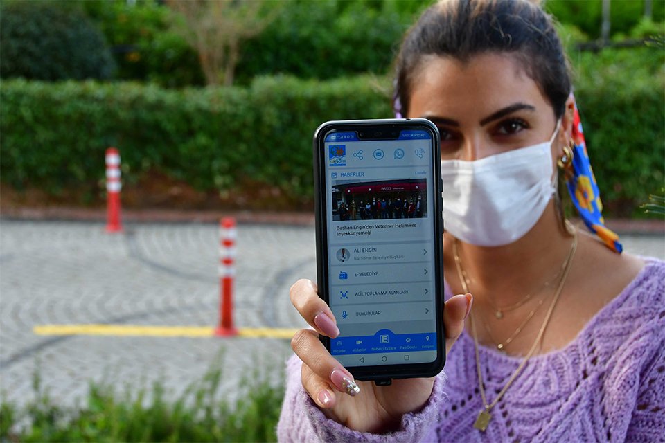 Halka dönük hizmette dijital teknolojiden de yararlanan Narlıdere Belediyesi’nde ‘mobil’