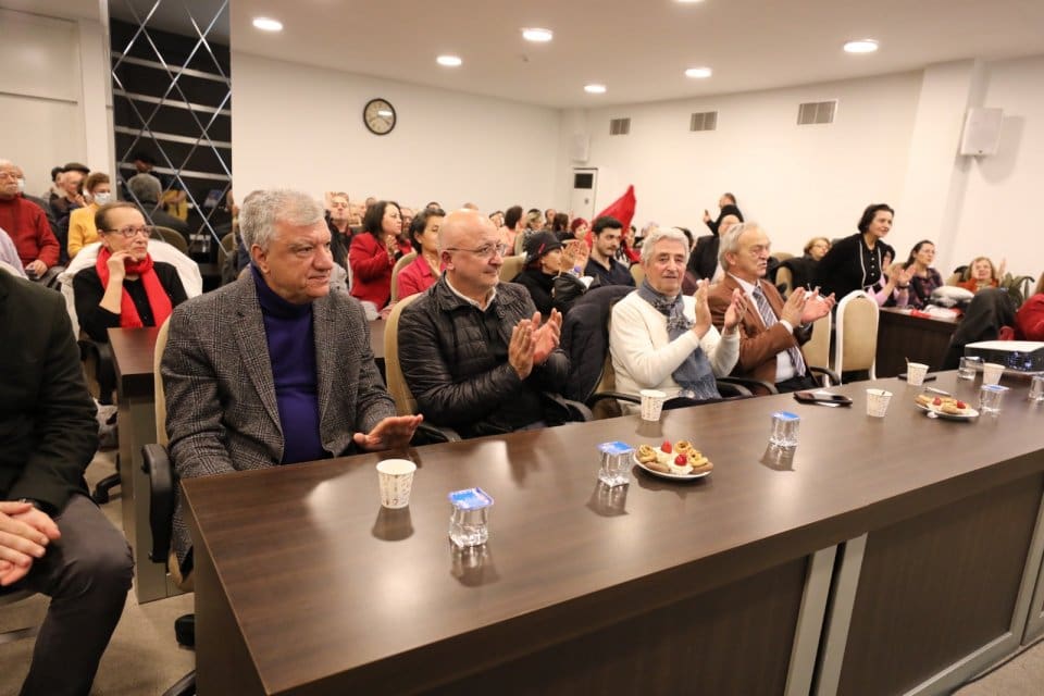 Narlıdere Belediyesi, d&uuml;nyaca &uuml;nl&uuml; şairimiz Nazım Hikmet&rsquo;i 121.yaşında, onun şiirleriyle