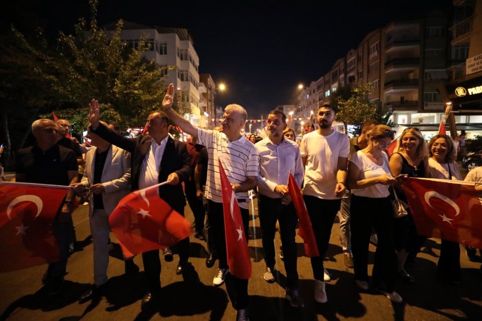 30 Ağustos Zafer Bayramı, Narlıdere&rsquo;de b&uuml;y&uuml;k coşkuyla kutlandı. Bando g&ouml;sterisi,