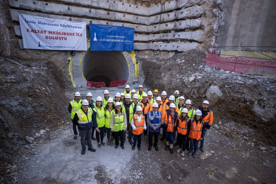 İzmir B&uuml;y&uuml;kşehir Belediye Başkanı Tun&ccedil; Soyer, inşaat &ccedil;alışmalarında sona gelinen