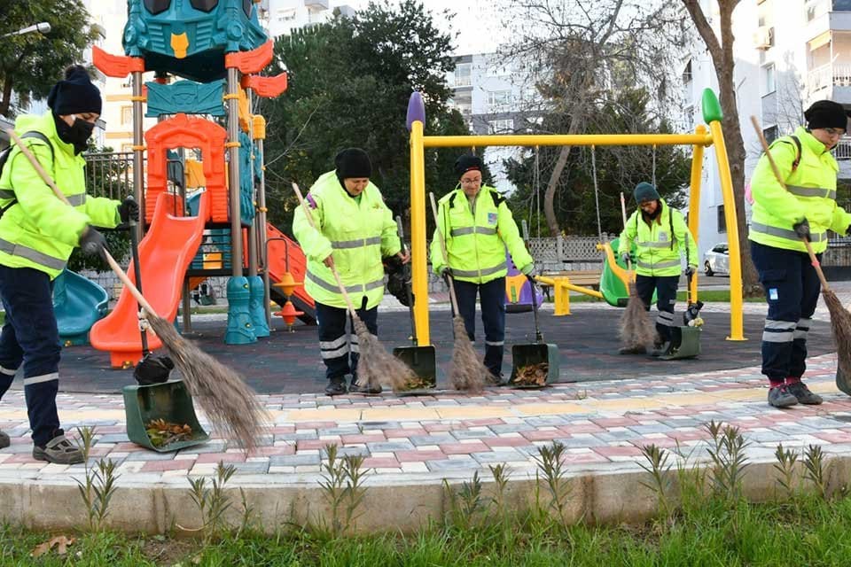 Narlıdere Belediyesi Temizlik İşleri M&uuml;d&uuml;rl&uuml;ğ&uuml;, park ve sokakları kadınlara emanet